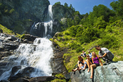 Jungfernsprung Relax in der Sonne direkt am Wasserfall Jungfernsprung Relax in der Sonne direkt am Wasserfall